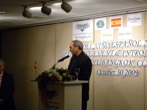 Spanish Wine Tasting, H.E. Mr. Ignacio Sagaz & Madam Aurora Sagaz, Ambassador of the Spanish Embassy (photo credit: restaurantdiningcritiques.com)