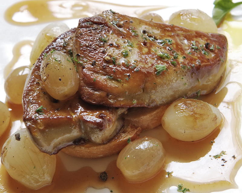 PAN FRIED FOIEGRAS WITH CARAMELIZED BABY ONIONS & GRAPES